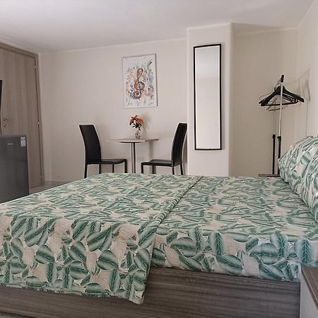 Casa Vacanza In Pieno Centro Storico Vicino Ostuni E La Riserva Di Torre Quaceto 圣维托诺曼 外观 照片