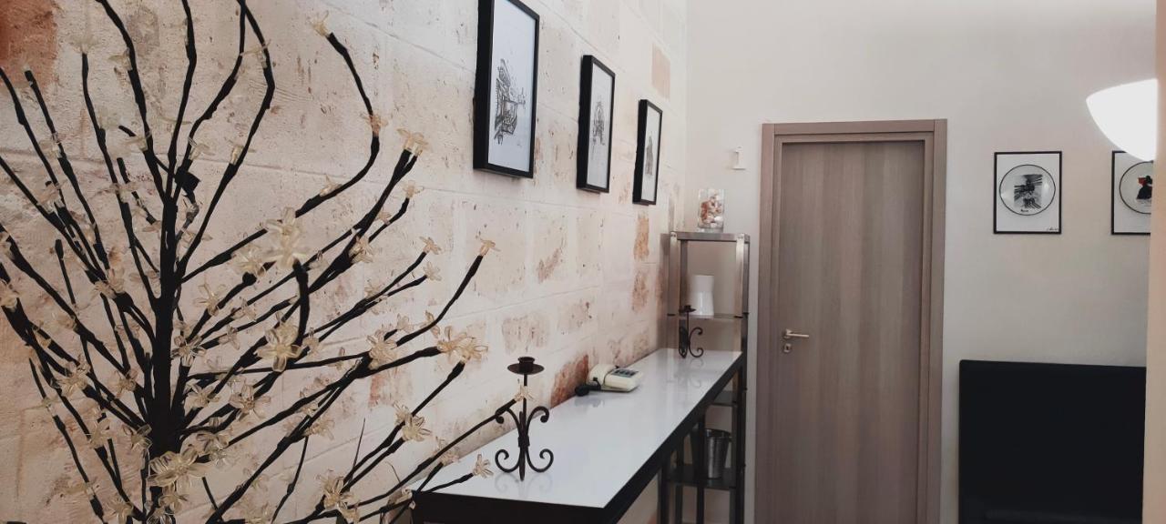 Casa Vacanza In Pieno Centro Storico Vicino Ostuni E La Riserva Di Torre Quaceto 圣维托诺曼 外观 照片
